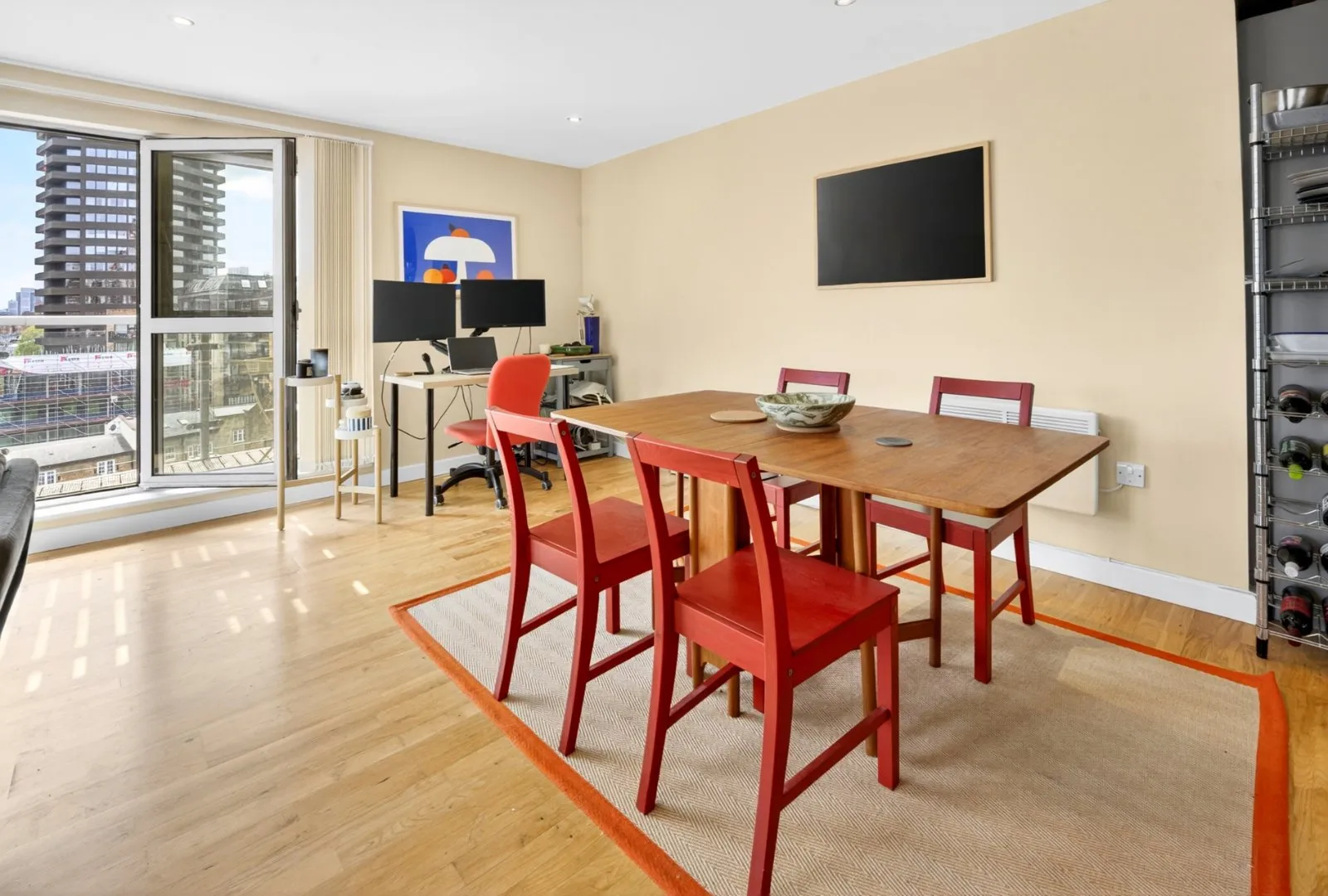 Flat Southgate Road in Greater London