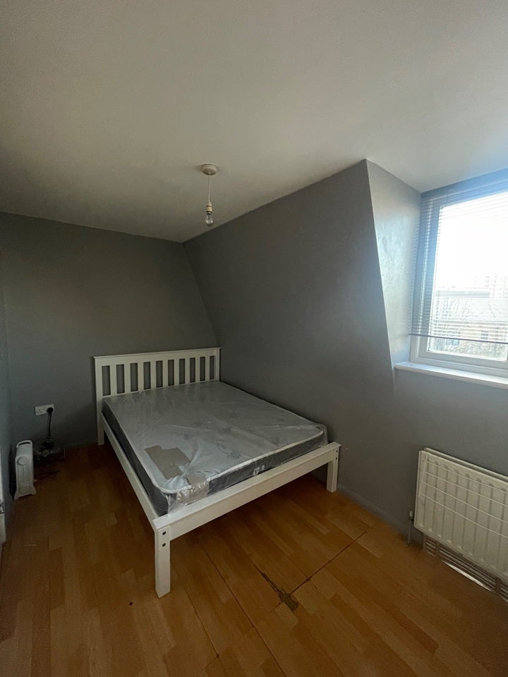 Room Major Close in Greater London