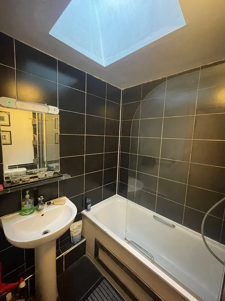 Room Major Close in Greater London