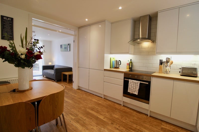 Room Surrey Lane in Greater London