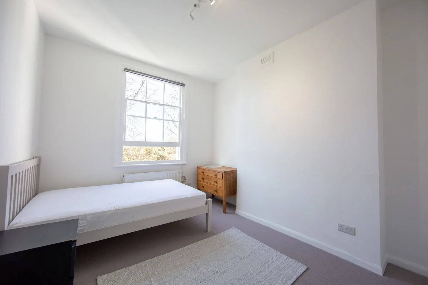 House Ifield Road in Greater London