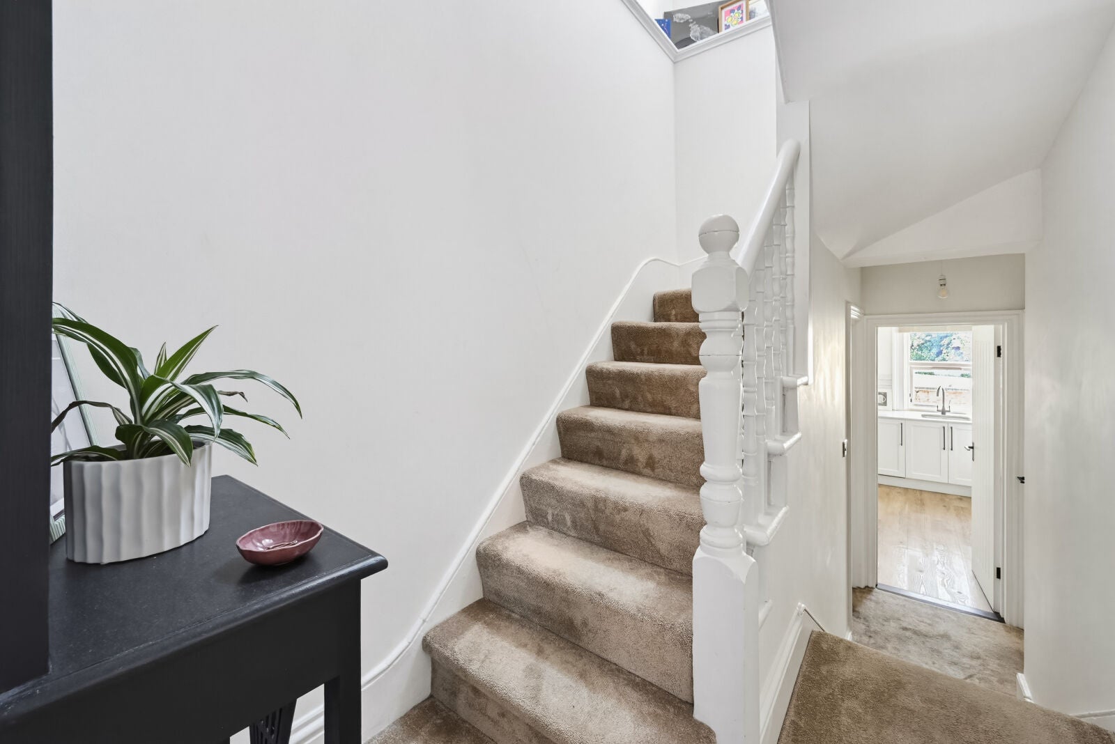 Flat Leopold Road in Greater London