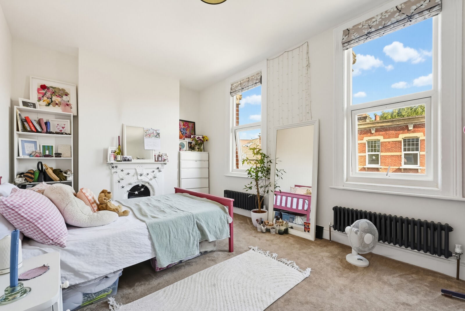 Flat Leopold Road in Greater London