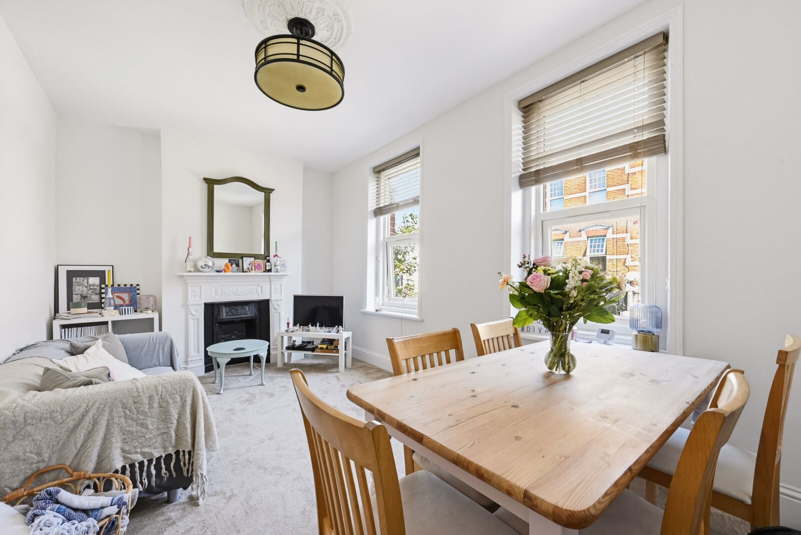 Flat Leopold Road in Greater London
