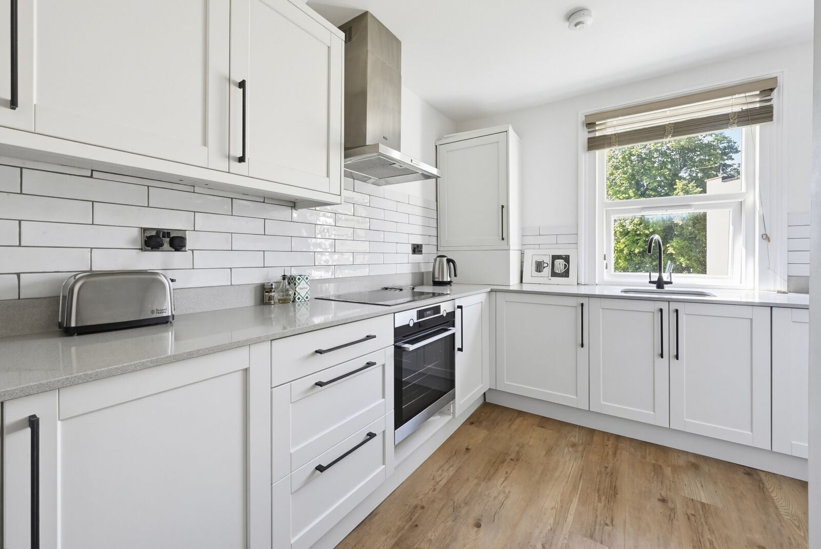 Flat Leopold Road in Greater London