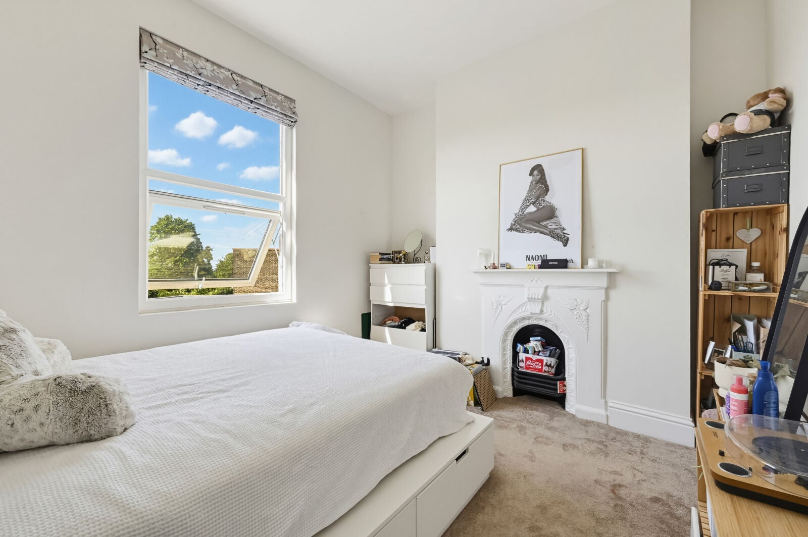 Flat Leopold Road in Greater London