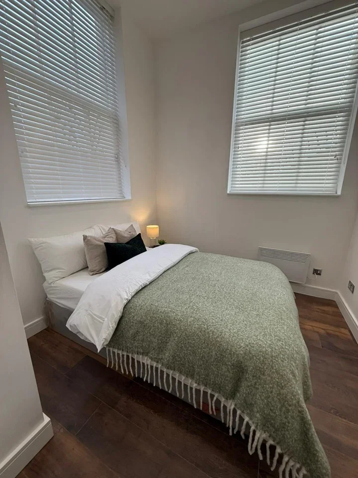 Room Beethoven Street in City of Westminster