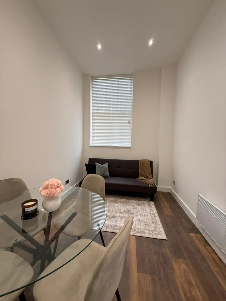 Room Beethoven Street in City of Westminster