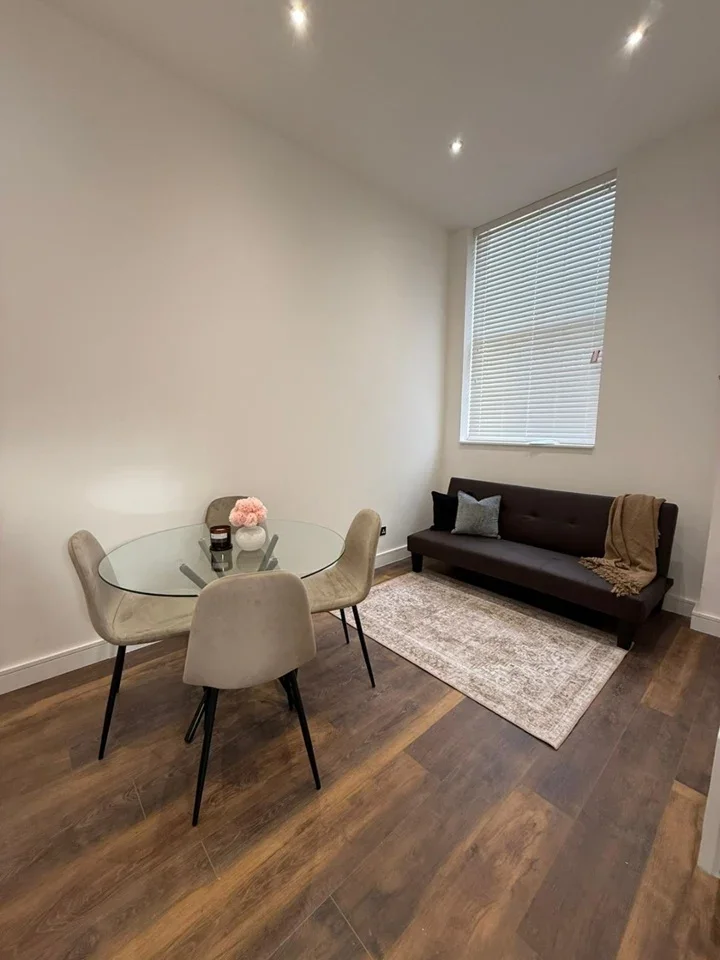 Room Beethoven Street in City of Westminster