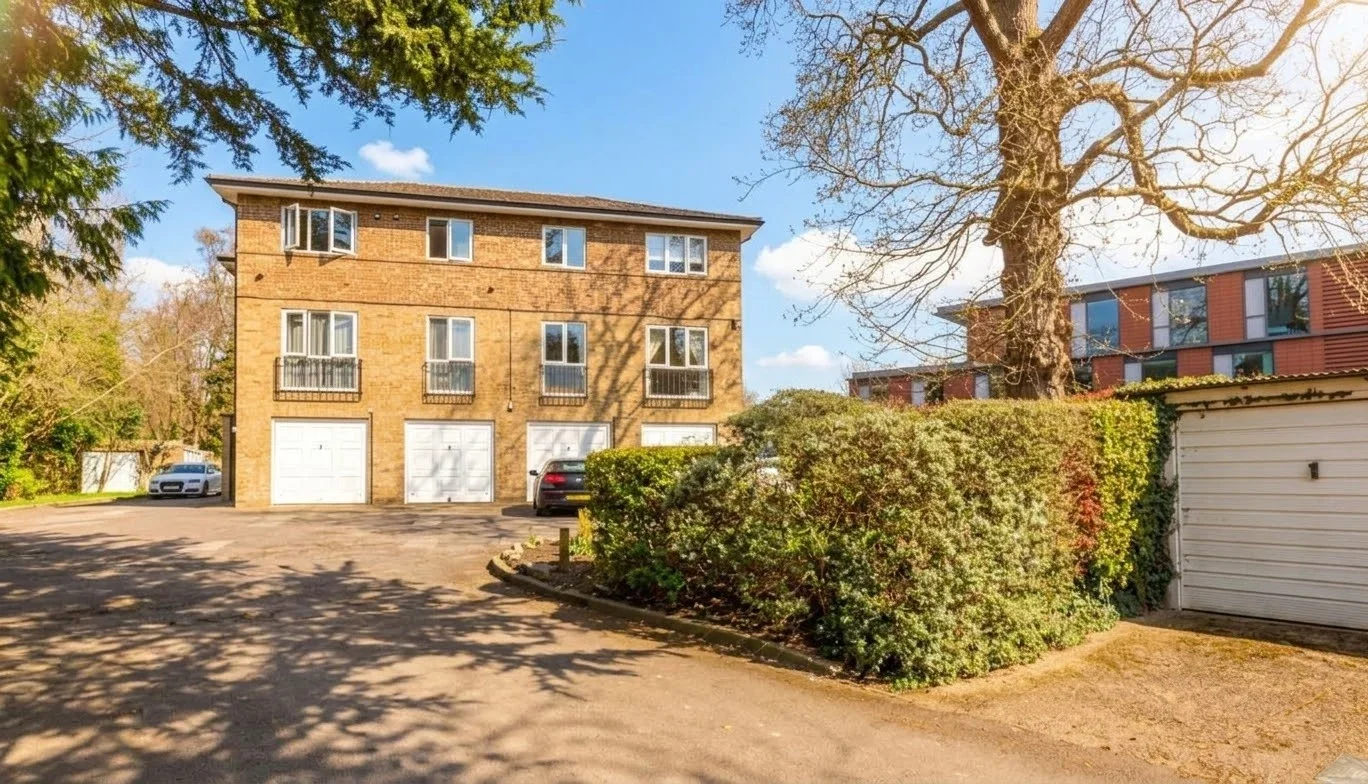 Flat The Markway in Borough of Spelthorne