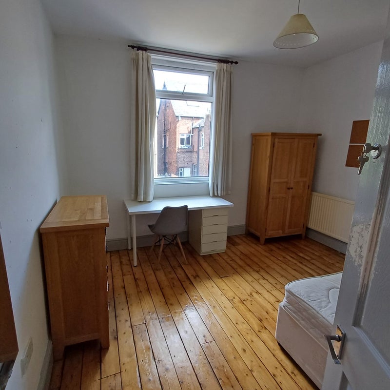 Room Argyle Avenue in Manchester