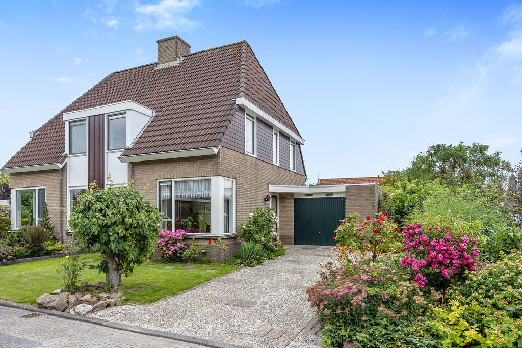 Twee-onder-één-kap te koop: Alddyk 6, Sneek