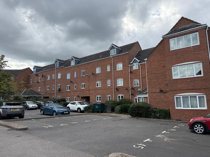Flat Aldermoor Lane in Coventry