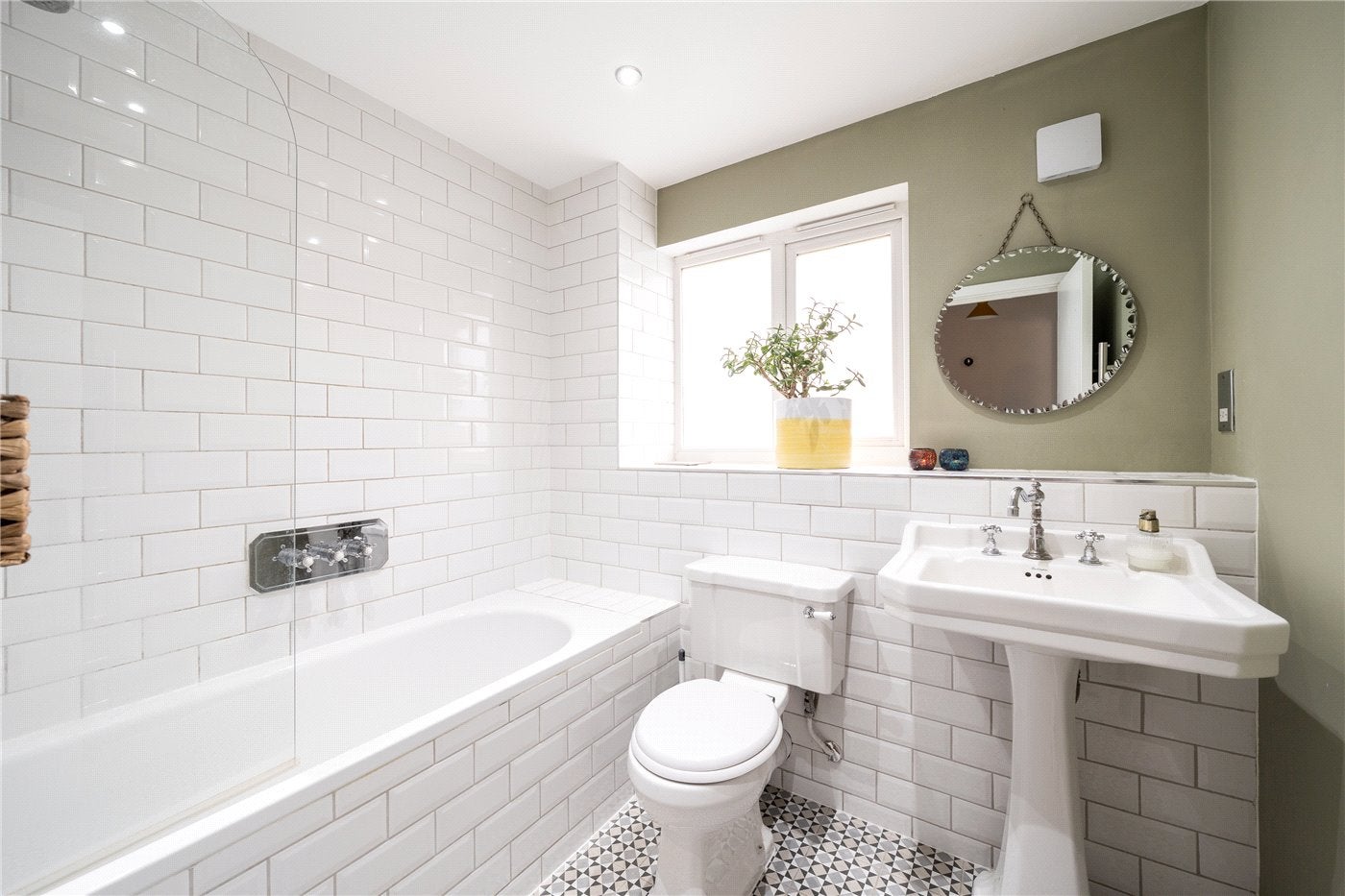 Flat Cortis Road in Greater London