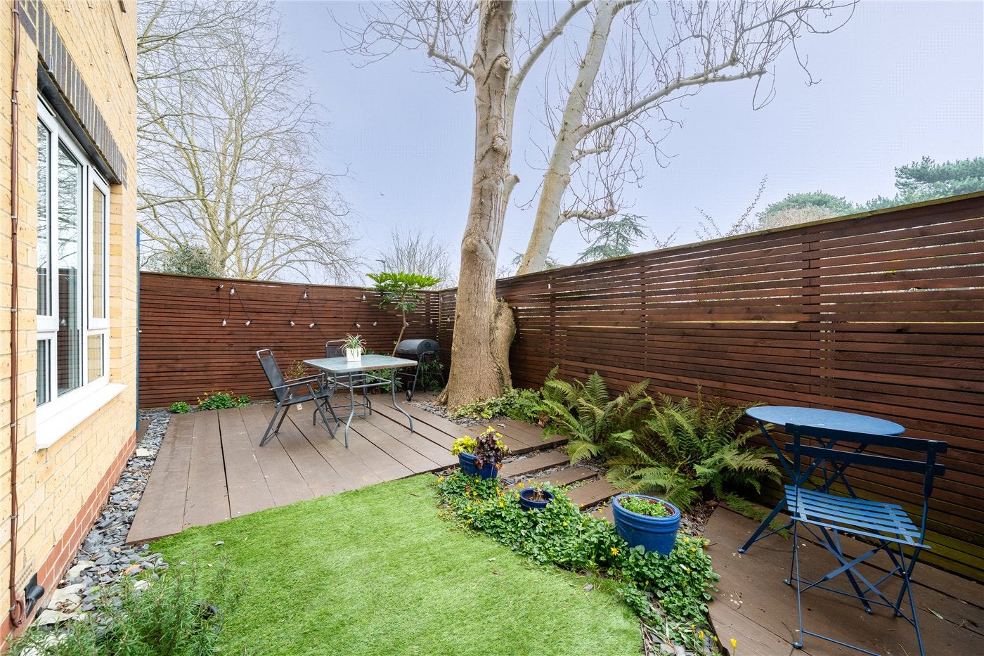 Flat Cortis Road in Greater London