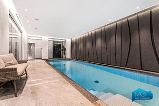 Flat Canons Close in Greater London