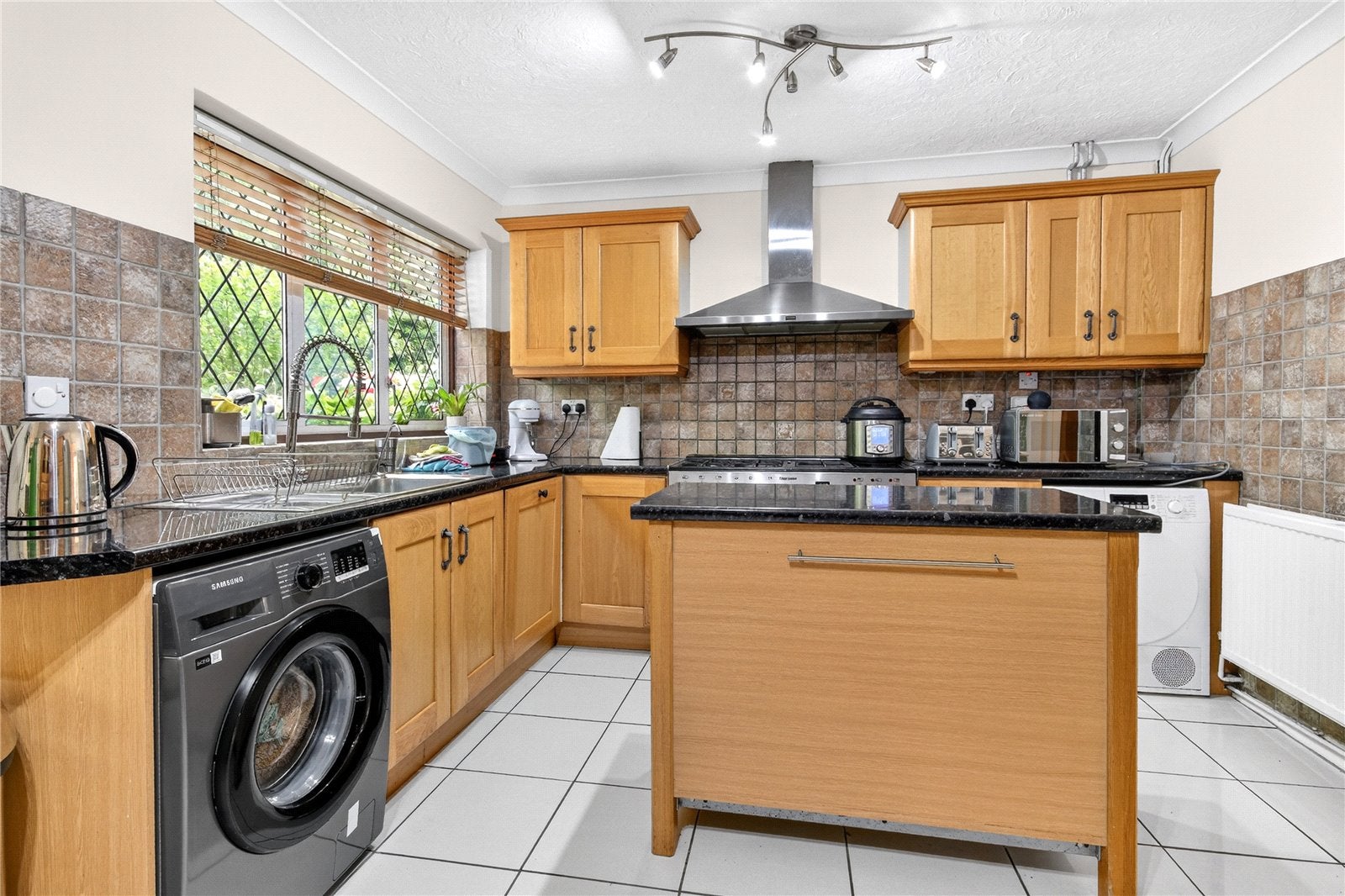 House Pembroke Close in Sunninghill