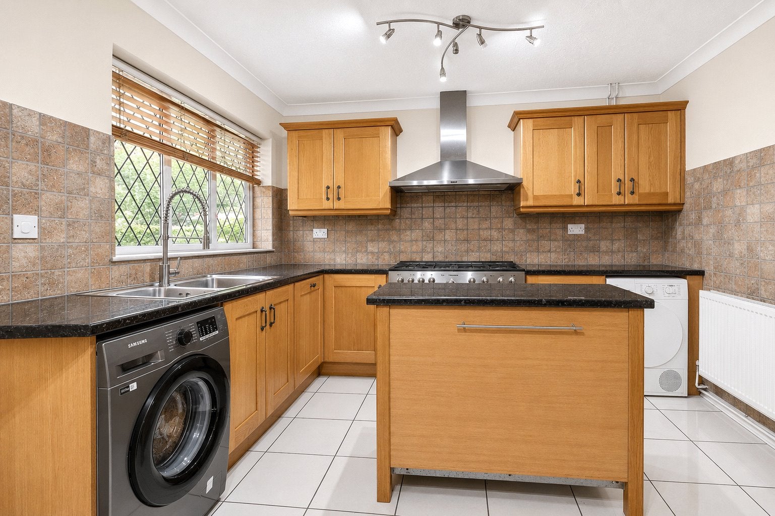 House Pembroke Close in Sunninghill