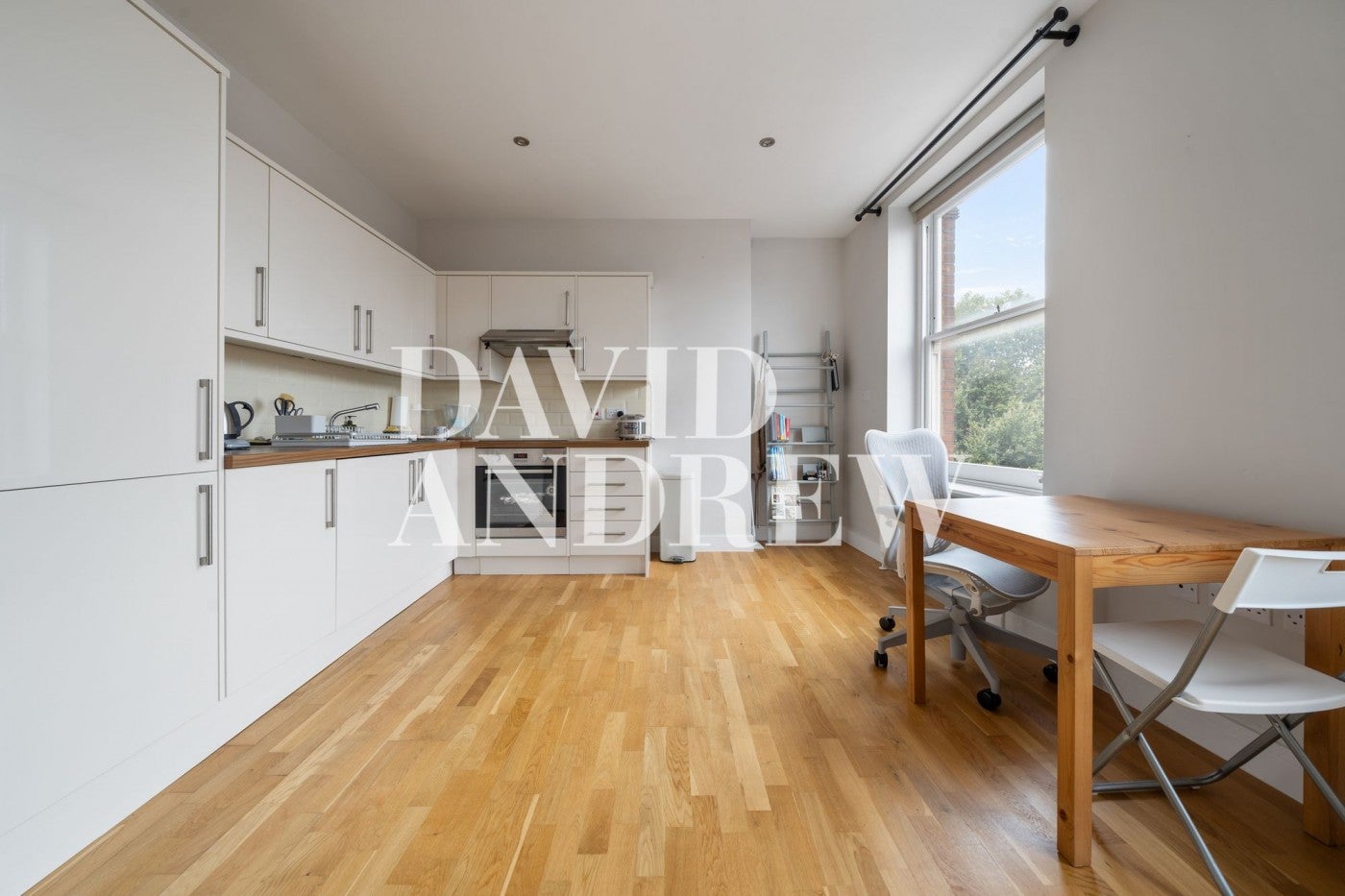 Flat Upper Street in Greater London