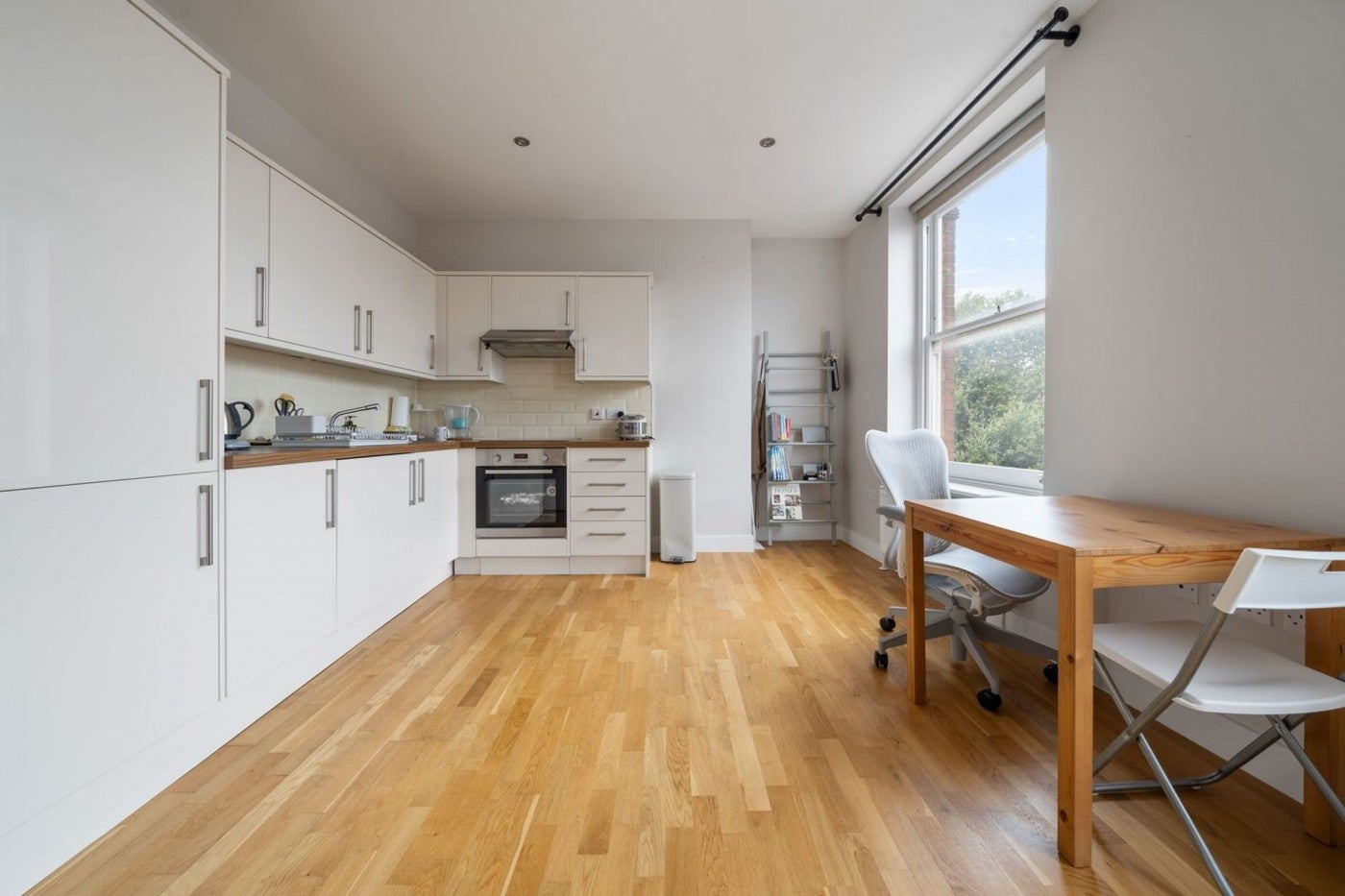 Flat Upper Street in Greater London