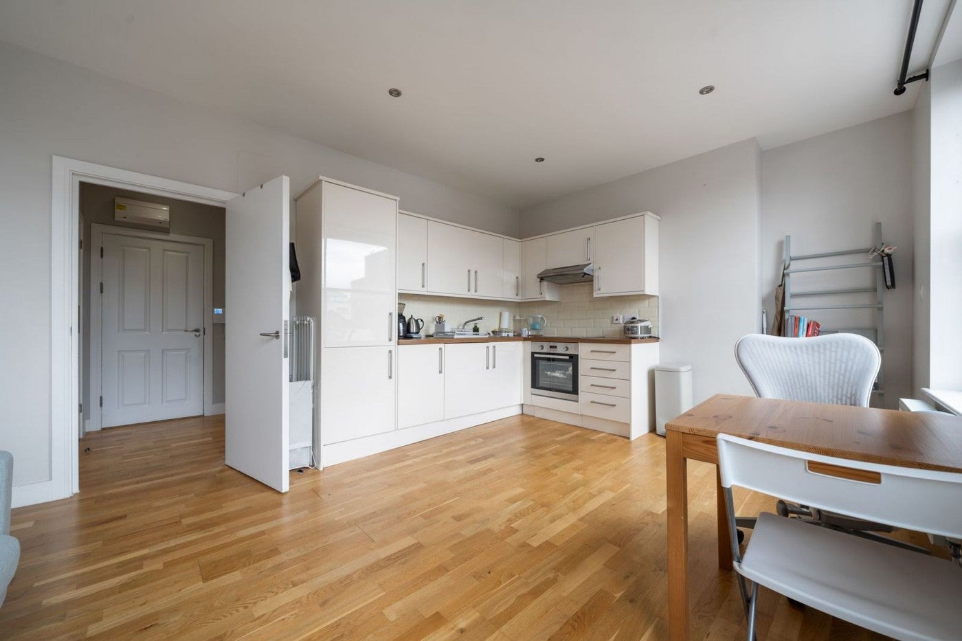 Flat Upper Street in Greater London