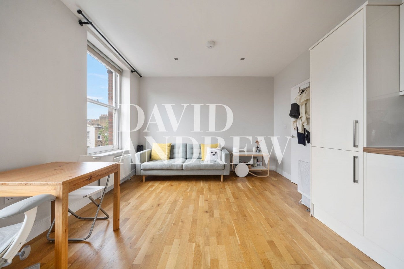 Flat Upper Street in Greater London