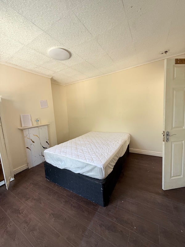 Room Cheveral Avenue in Coventry
