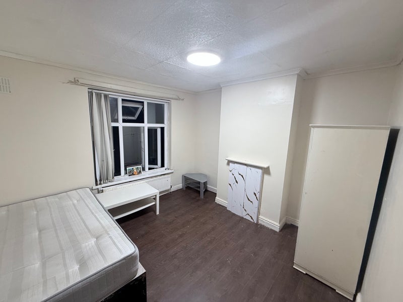 Room Cheveral Avenue in Coventry