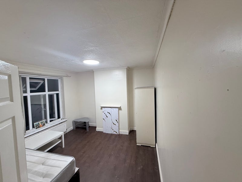 Room Cheveral Avenue in Coventry