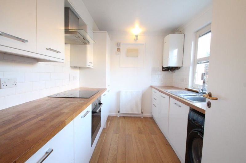 Flat Queen of Denmark Court in Greater London