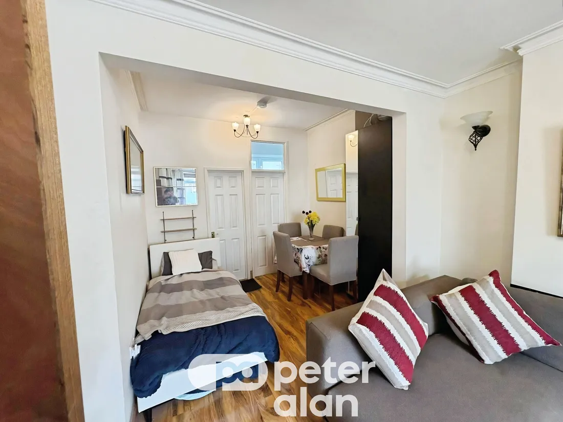 Flat Theobald Road in Cardiff