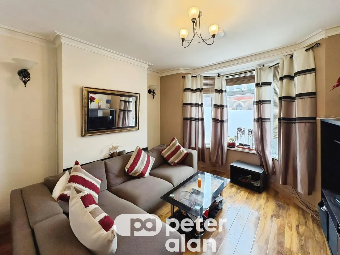 Flat Theobald Road in Cardiff