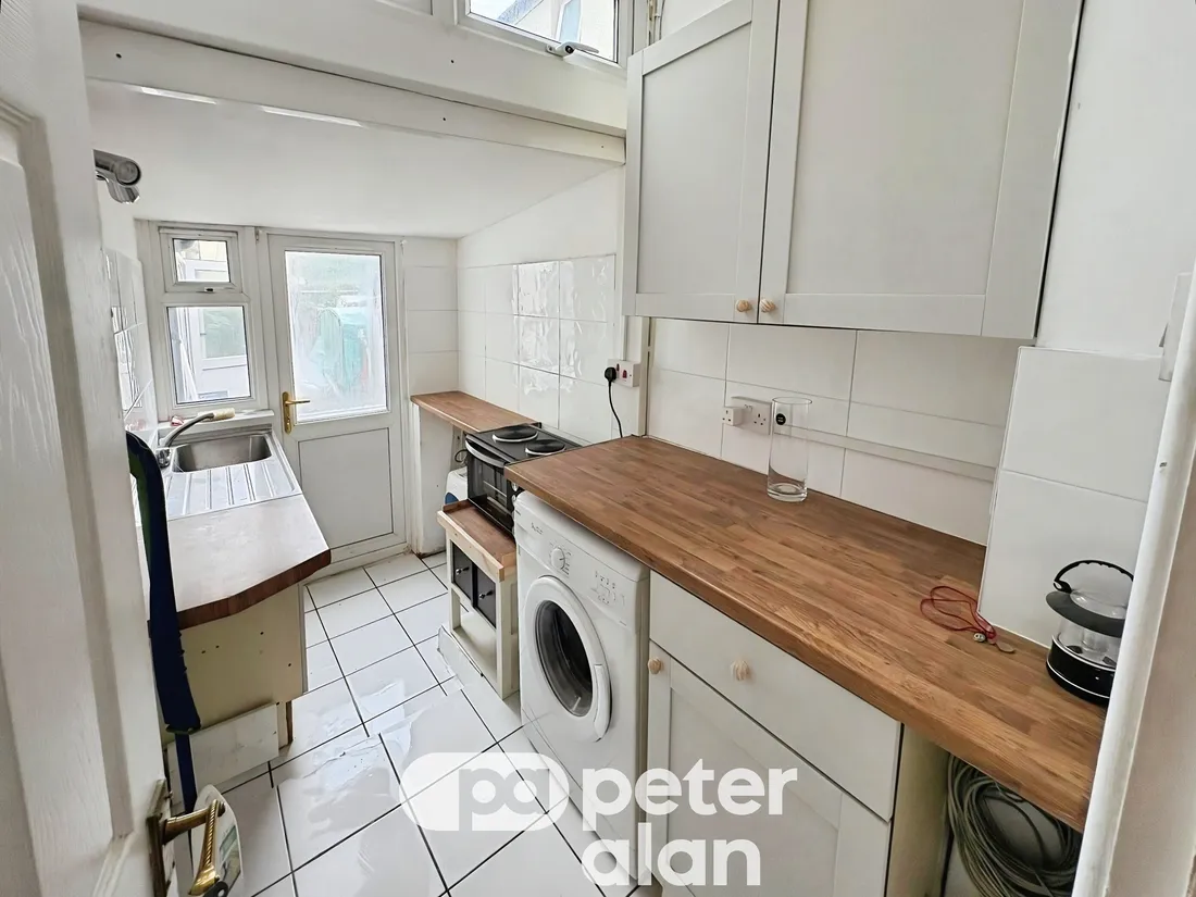Flat Theobald Road in Cardiff