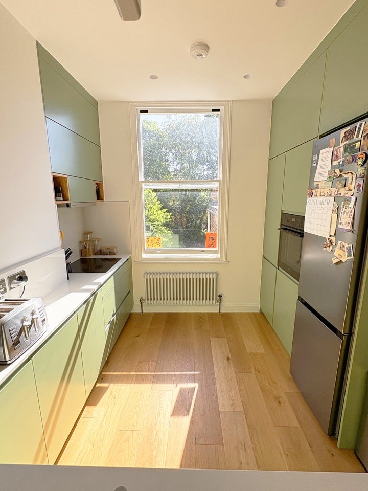 Flat Kilburn Park Road in City of Westminster