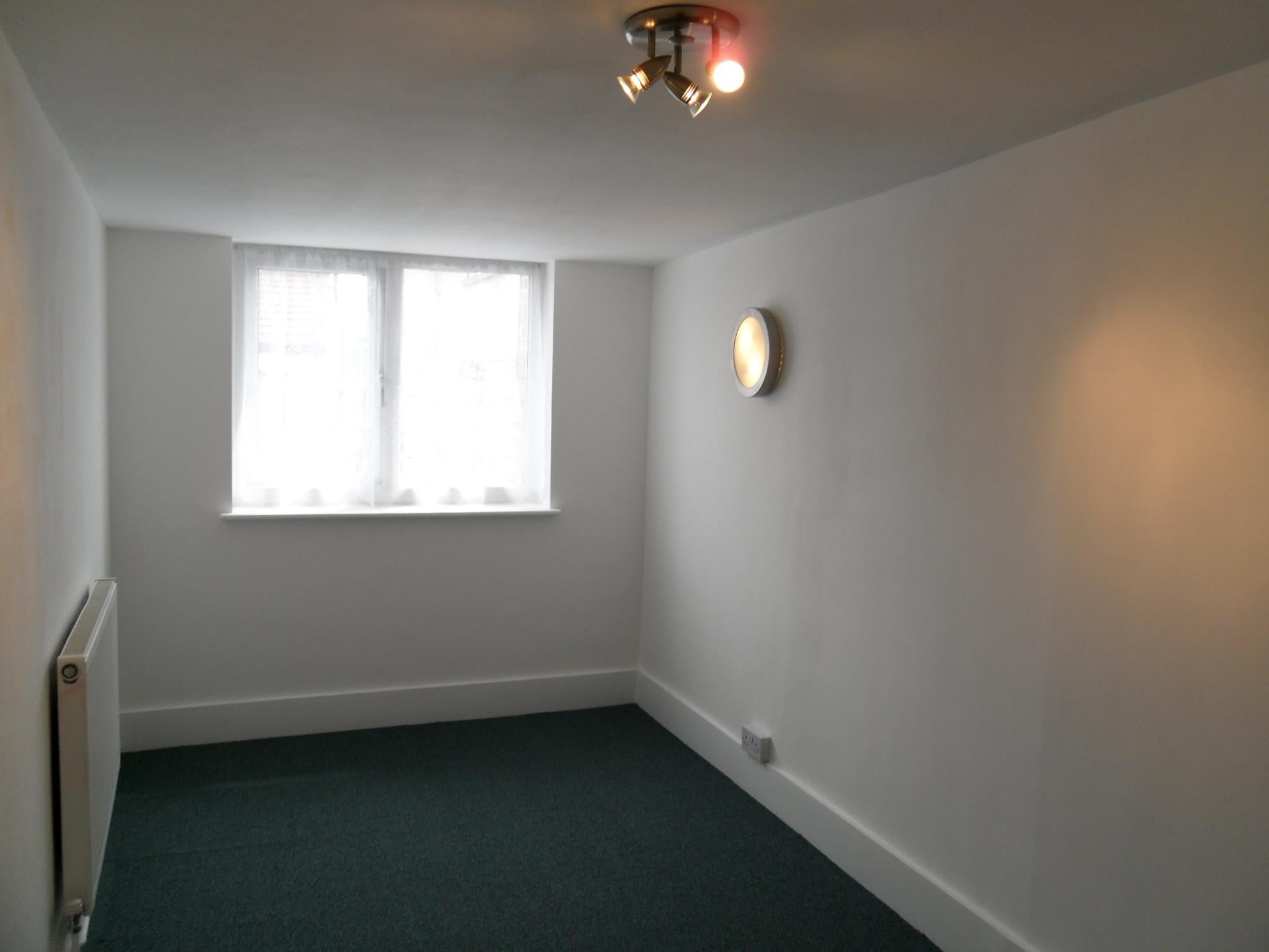 Flat Barking Road in Greater London