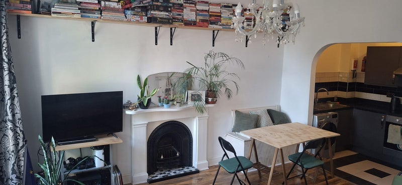 Flat Kenninghall Road in Greater London