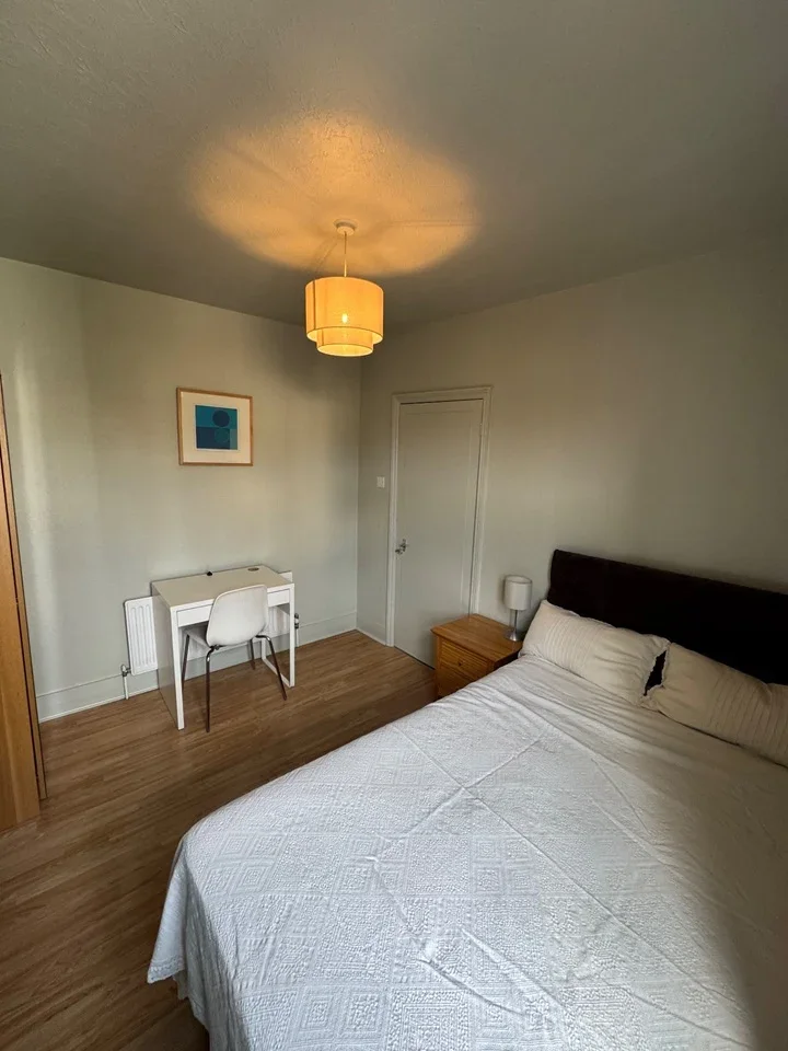 Room Northfield Avenue in Greater London