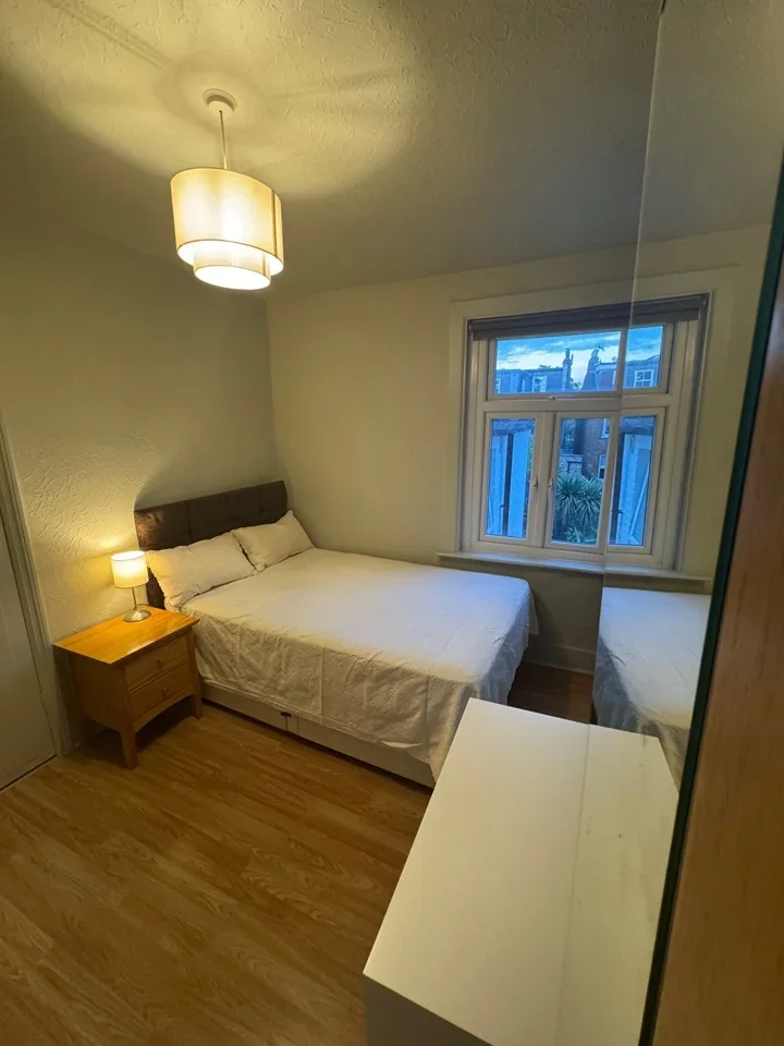 Room Northfield Avenue in Greater London