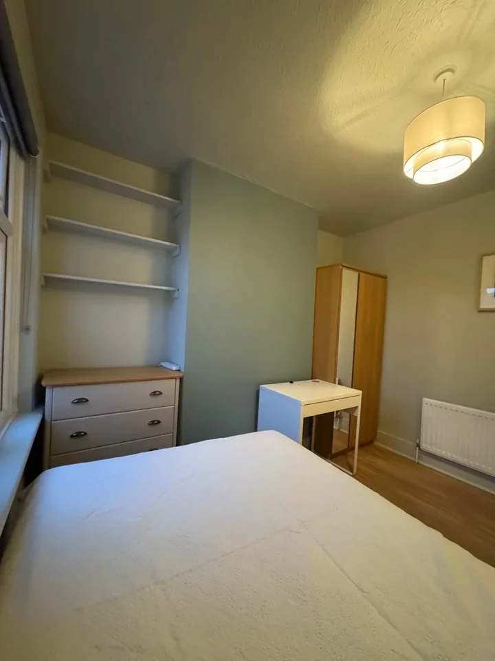 Room Northfield Avenue in Greater London
