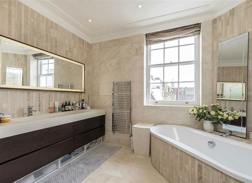 Flat Gloucester Road in Greater London