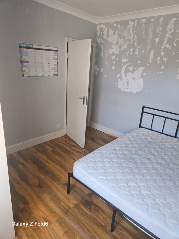 Room Macaulay Road in Greater London