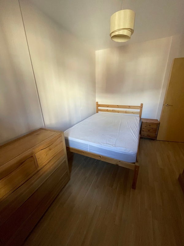 Flat Bermondsey Street in Greater London