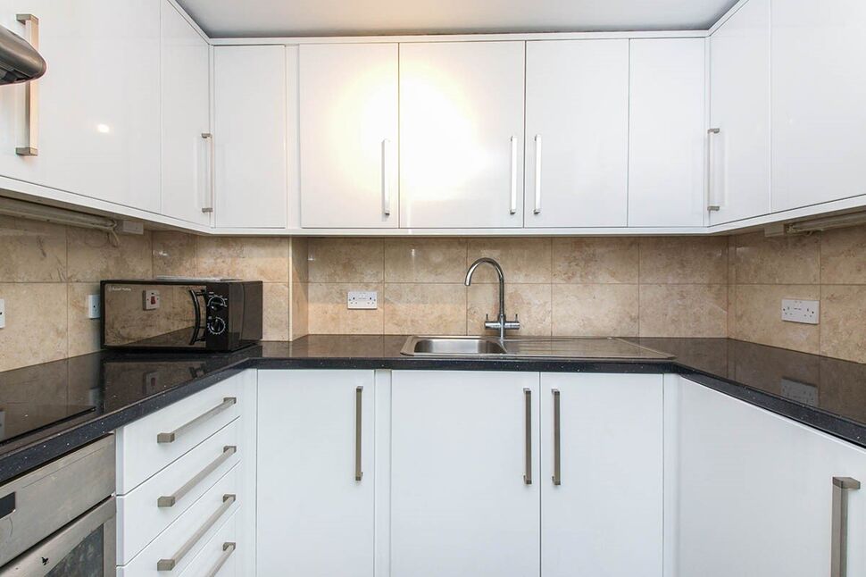 Flat Chantry Close in Greater London