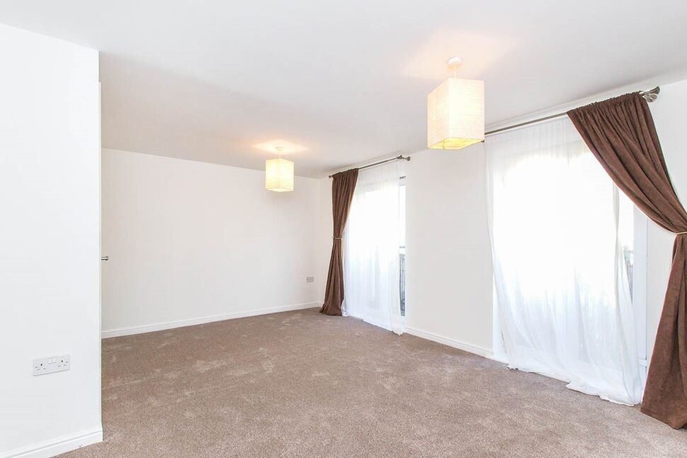Flat Chantry Close in Greater London