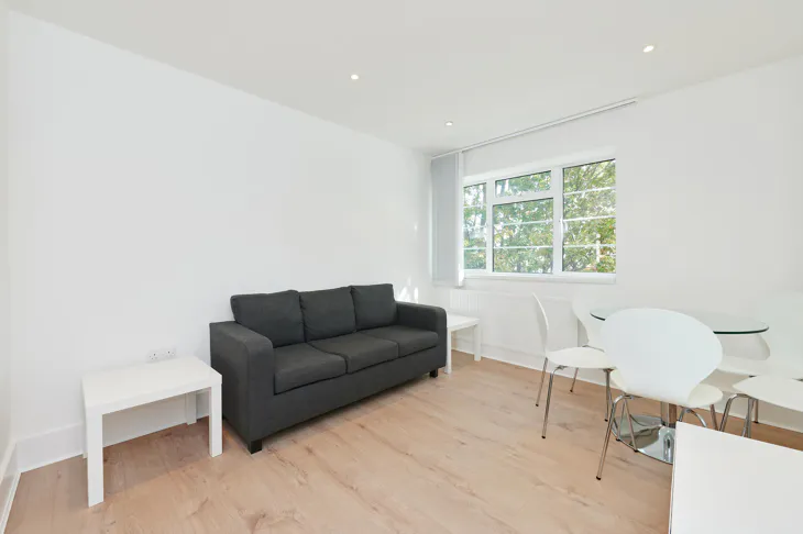 Flat Upper Street in Greater London