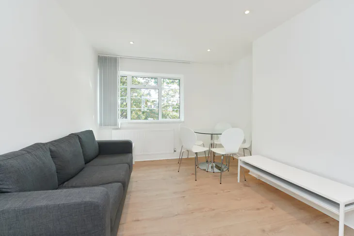 Flat Upper Street in Greater London