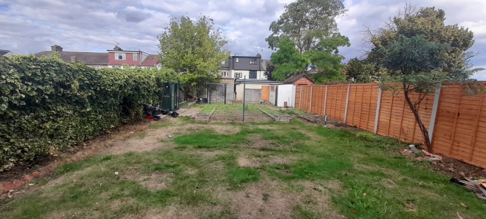 Flat Upney Lane in Greater London