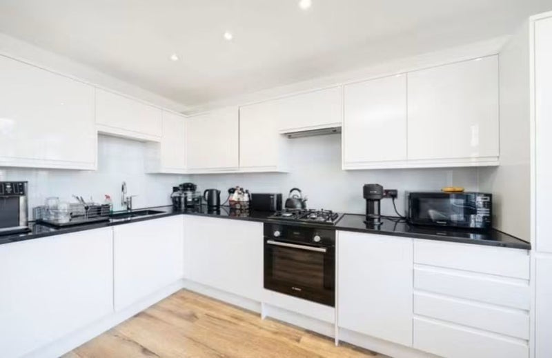 Flat Colney Hatch Lane in Greater London