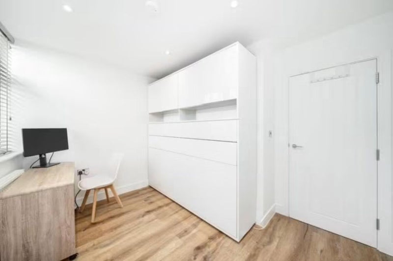 Flat Colney Hatch Lane in Greater London