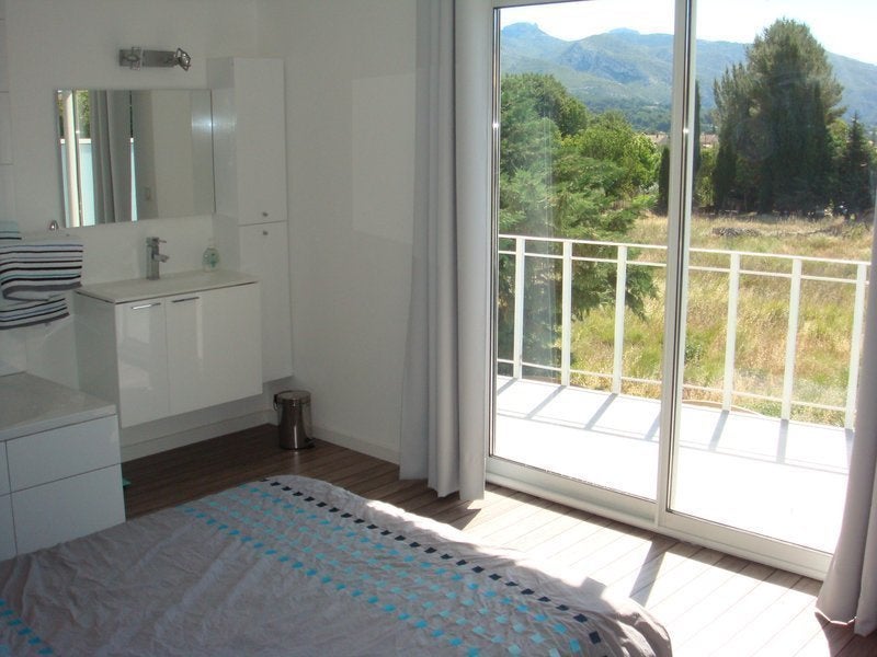 Flat Chemin de la Croix de Garlaban in Aubagne